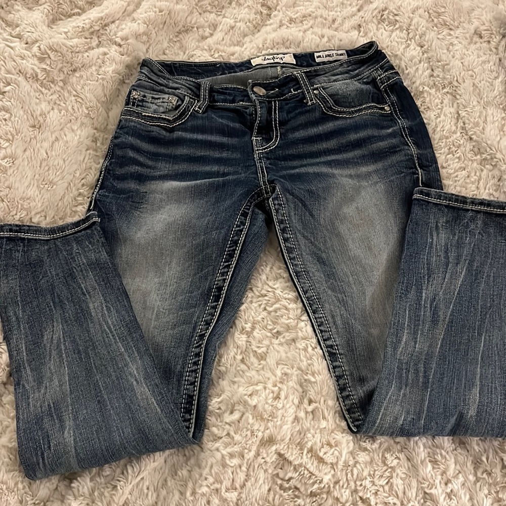 Low rise size 26, daytrip Mila skinny jeans. Ankle length.
